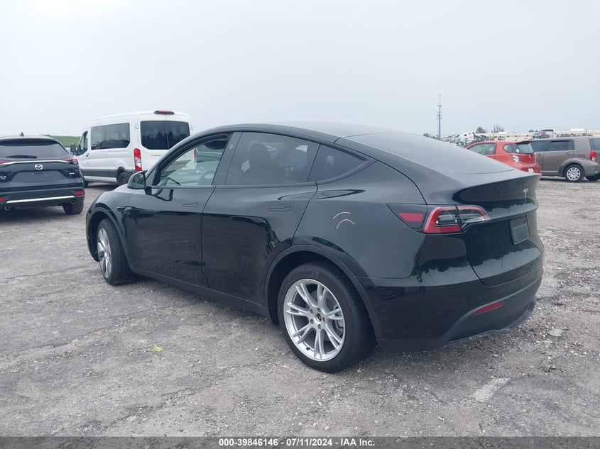 VIN 7SAYGDEE8RF987863 2024 TESLA MODEL Y