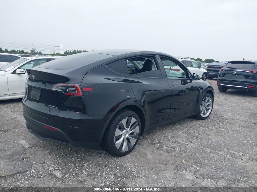 VIN 7SAYGDEE8RF987863 2024 TESLA MODEL Y