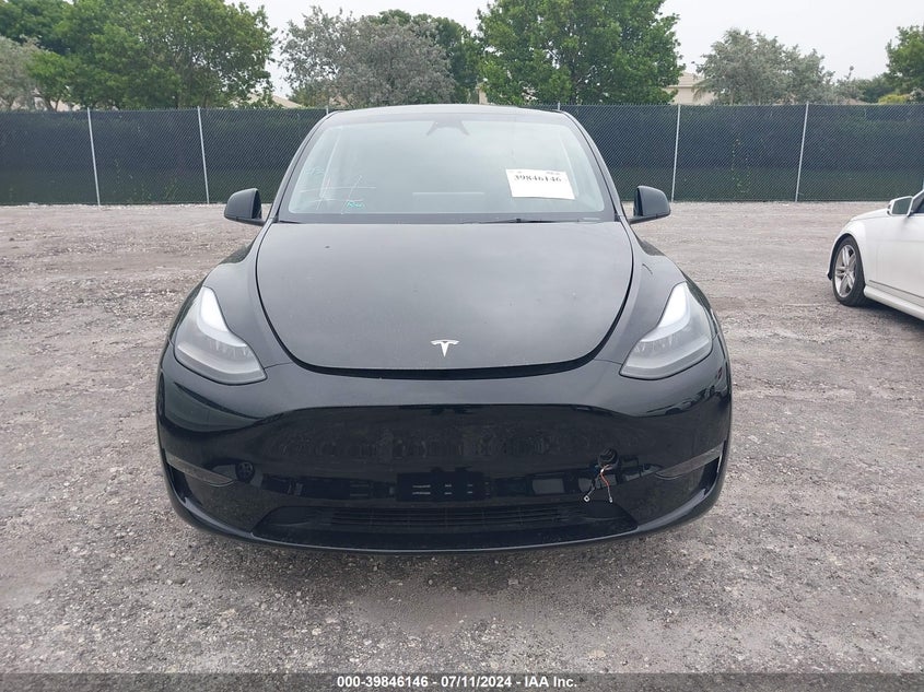 VIN 7SAYGDEE8RF987863 2024 TESLA MODEL Y