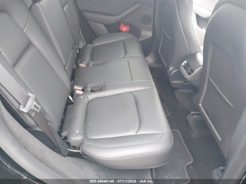 VIN 7SAYGDEE8RF987863 2024 TESLA MODEL Y