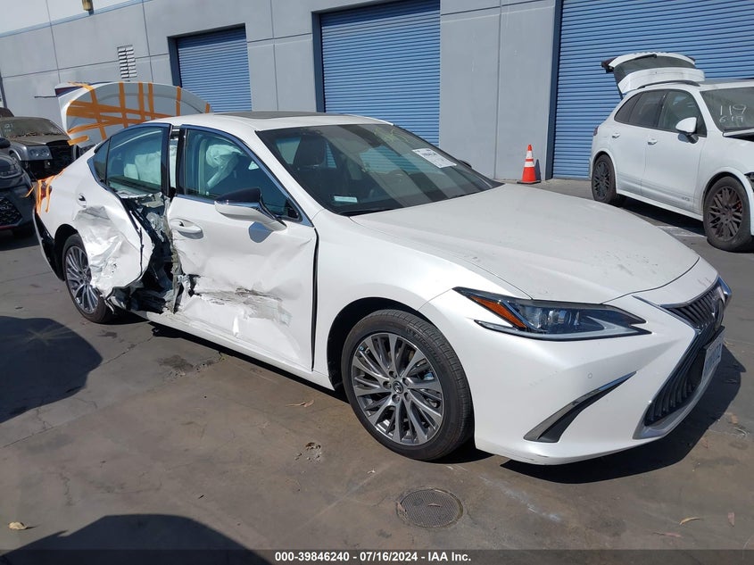 2021 LEXUS ES  (VIN: 58ADA1C15MU001348)