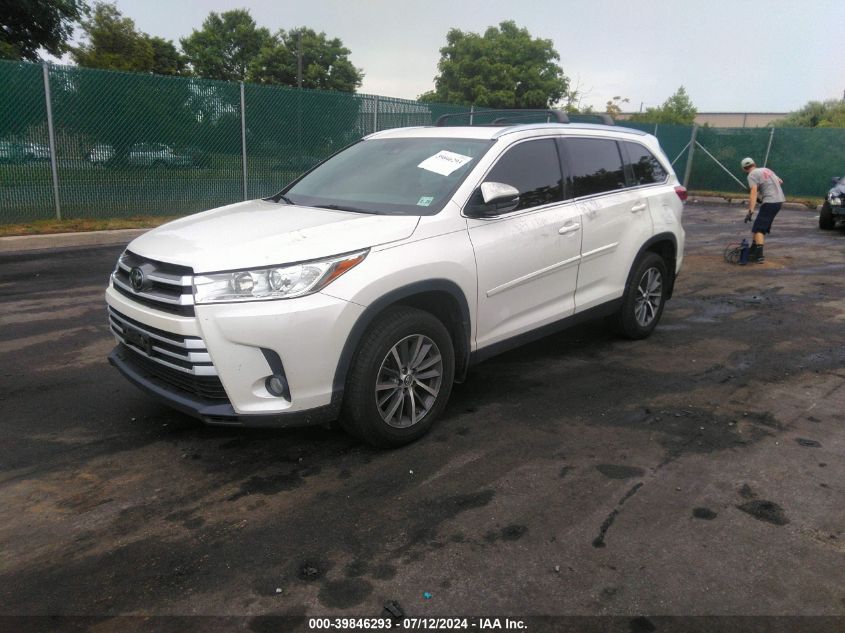 5TDJZRFH6KS565672 2019 TOYOTA HIGHLANDER - Image 2