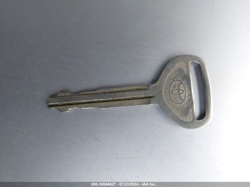 2000 Toyota Sienna Le/Xle VIN: 4T3ZF13C8YU186623 Lot: 39846627