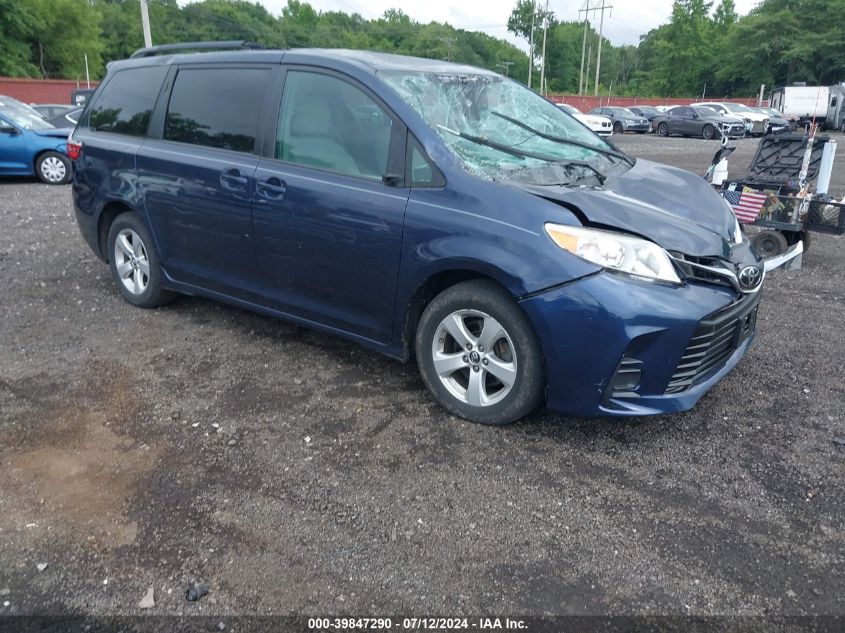 5TDKZ3DC8JS903516 2018 TOYOTA SIENNA - Image 1