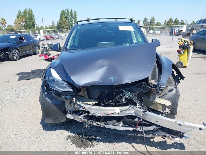 VIN 7SAYGAEE7PF857018 2023 TESLA MODEL Y