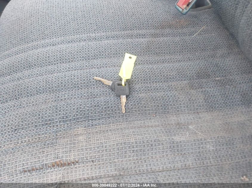 1990 Chevrolet Gmt-400 K2500 VIN: 1GCGK24K5LE239261 Lot: 39849222