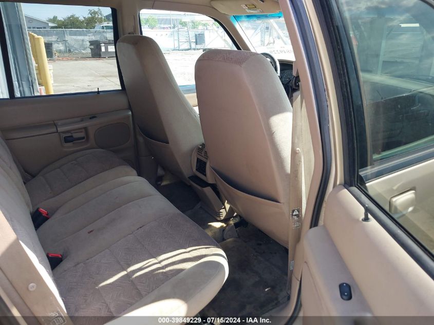 2000 Ford Explorer Xlt VIN: 1FMZU63E4YUA45500 Lot: 39849229