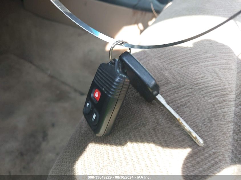 2000 Ford Explorer Xlt VIN: 1FMZU63E4YUA45500 Lot: 39849229