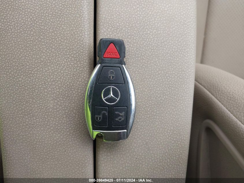 2013 Mercedes-Benz C 300 Luxury 4Matic/Sport 4Matic VIN: WDDGF8AB2DR257650 Lot: 39849425