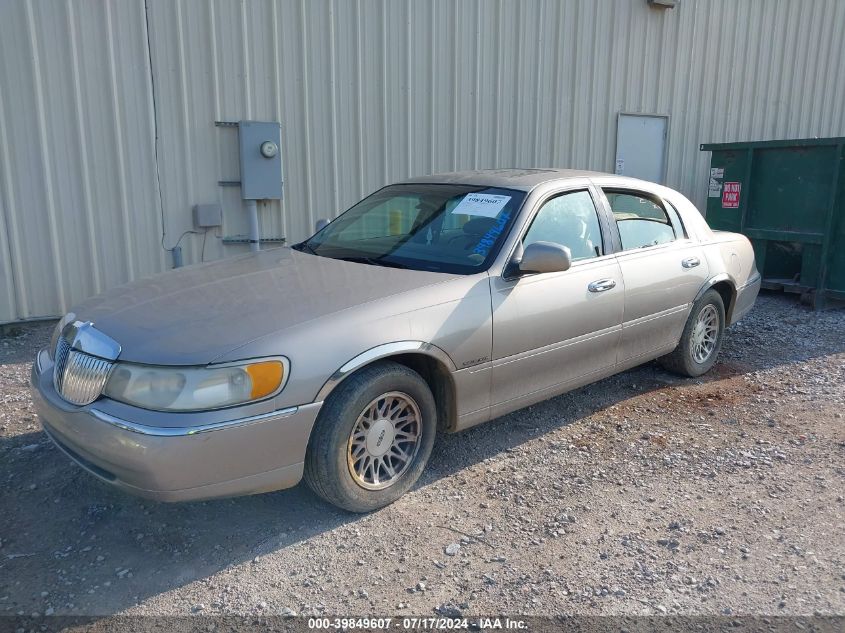 1999 Lincoln Town Car Signature VIN: 1LNFM82W6XY606845 Lot: 39849607