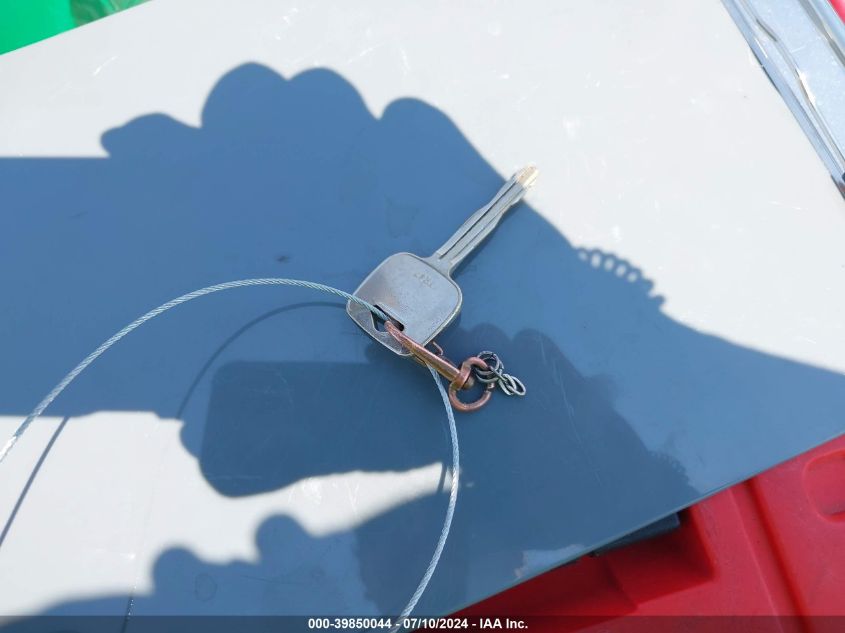 2003 Toyota Camry Le VIN: JTDBE32K830176583 Lot: 39850044