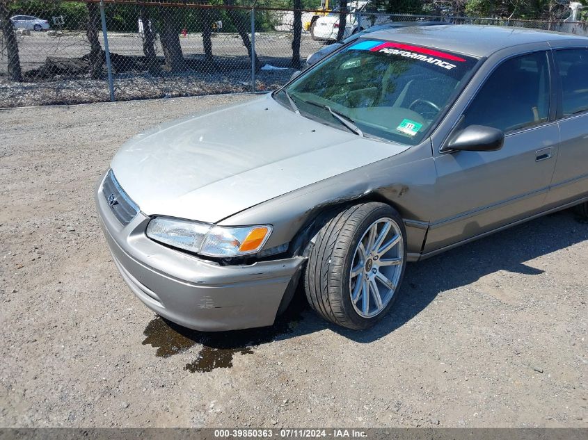 1999 Toyota Camry Le V6 VIN: 4T1BF22K5XU081996 Lot: 39850363