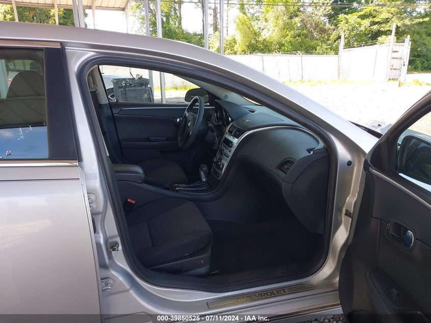 1G1ZC5EB0AF176186 2010 Chevrolet Malibu Lt