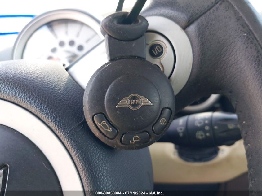 2007 Mini Cooper S VIN: WMWMF73517TT85736 Lot: 39850984