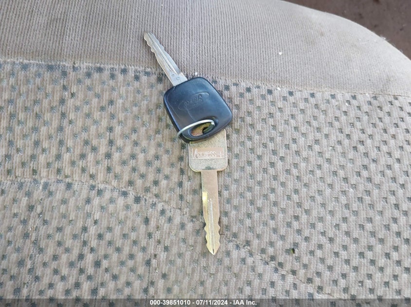 1999 Ford F-250 Lariat/Work Series/Xl/Xlt VIN: 1FTRX27L4XNA20747 Lot: 39851010