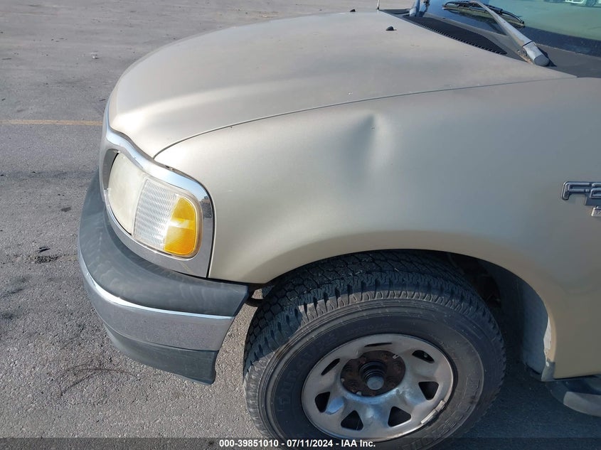 1999 Ford F-250 Lariat/Work Series/Xl/Xlt VIN: 1FTRX27L4XNA20747 Lot: 39851010