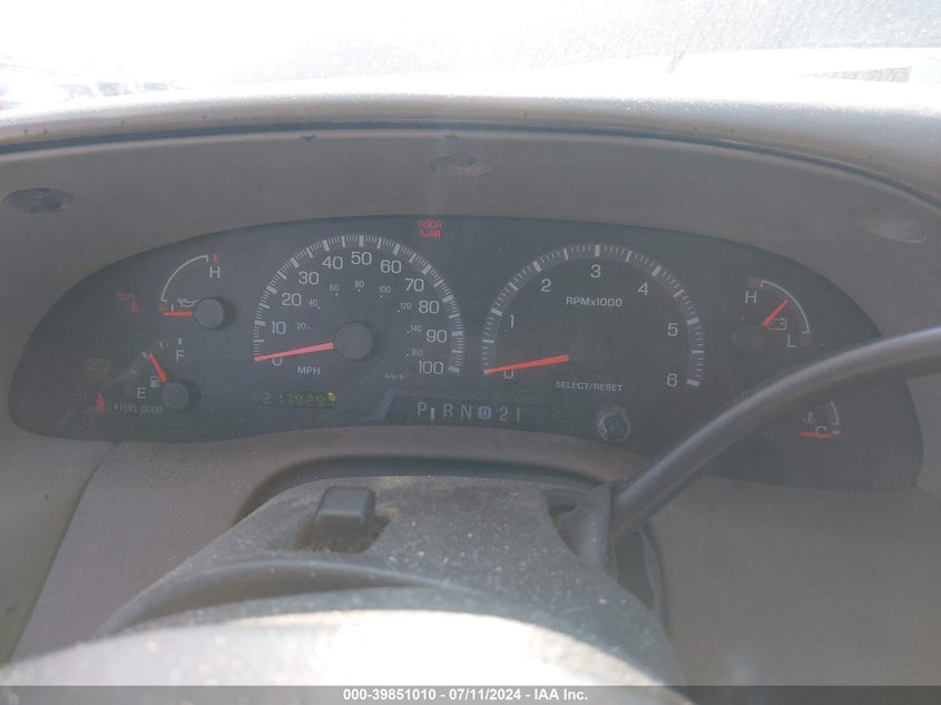 1999 Ford F-250 Lariat/Work Series/Xl/Xlt VIN: 1FTRX27L4XNA20747 Lot: 39851010