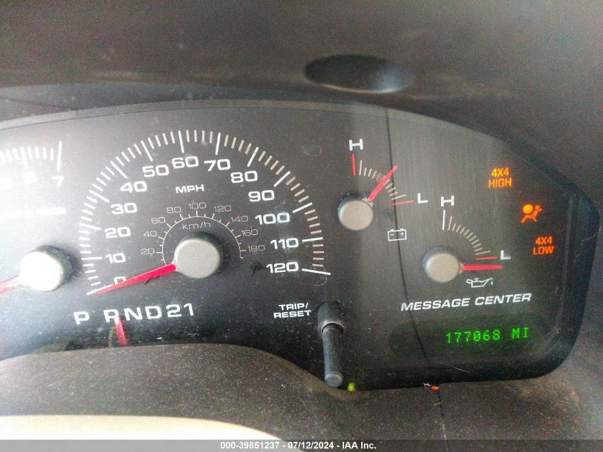 2004 Ford Expedition Eddie Bauer VIN: 1FMFU18L74LA81310 Lot: 39851237