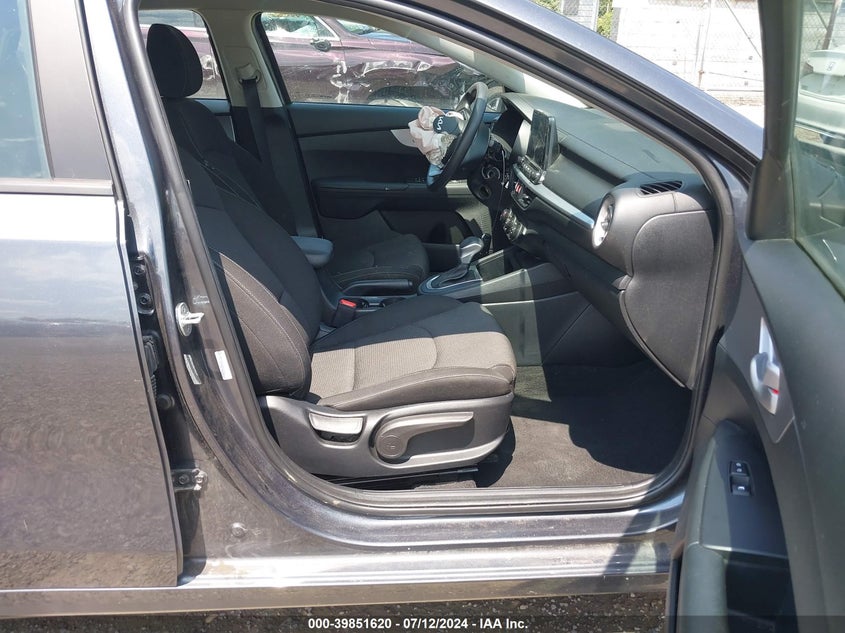 VIN 3KPF24AD4NE485285 2022 KIA FORTE LXS