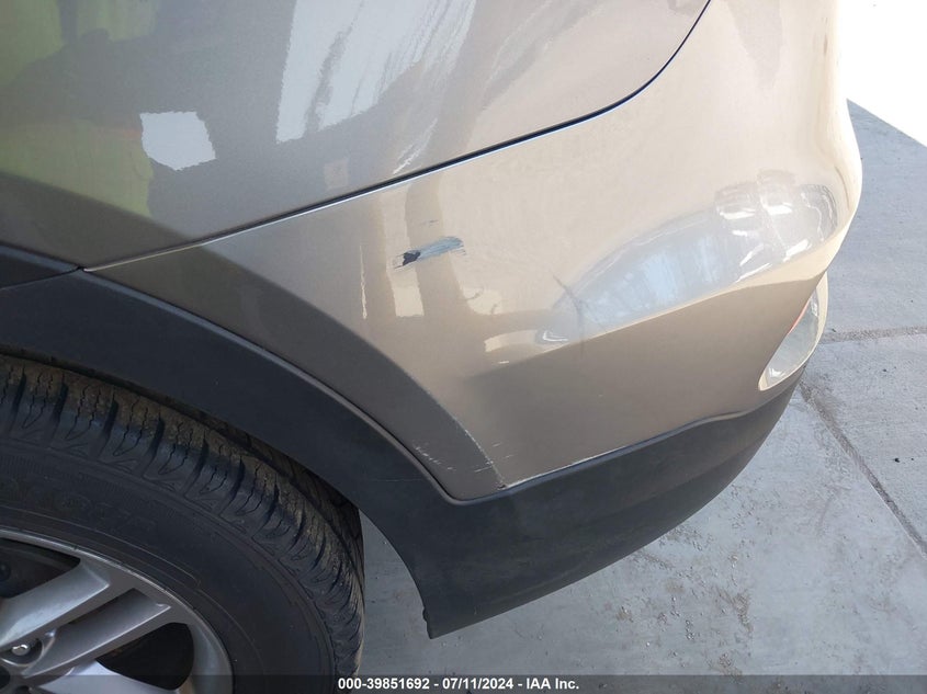 2017 Hyundai Santa Fe Sport 2.4L VIN: 5NMZUDLB9HH050665 Lot: 39851692