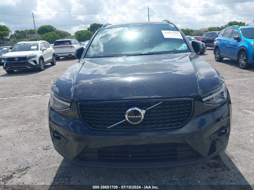 2023 Volvo Xc40 B5 Plus Dark Theme VIN: YV4L12UW3P2099798 Lot: 39851709