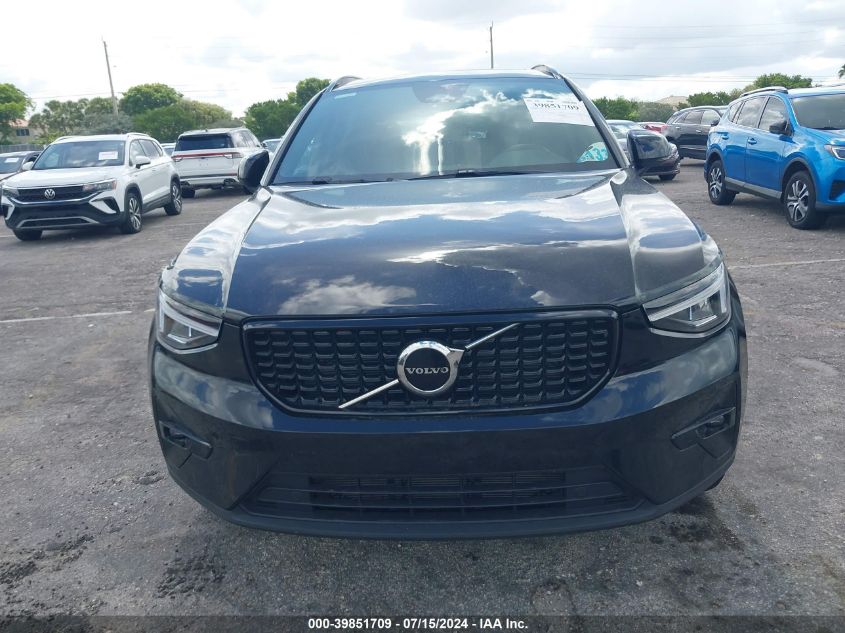 2023 Volvo Xc40 B5 Plus Dark Theme VIN: YV4L12UW3P2099798 Lot: 39851709