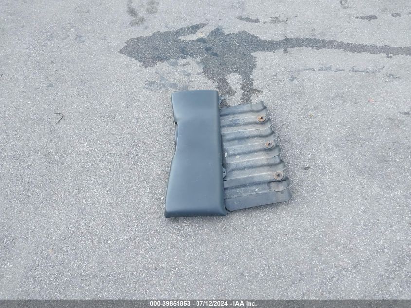 2002 GMC New Sierra C1500 VIN: 2GTEC19V521161212 Lot: 39851853