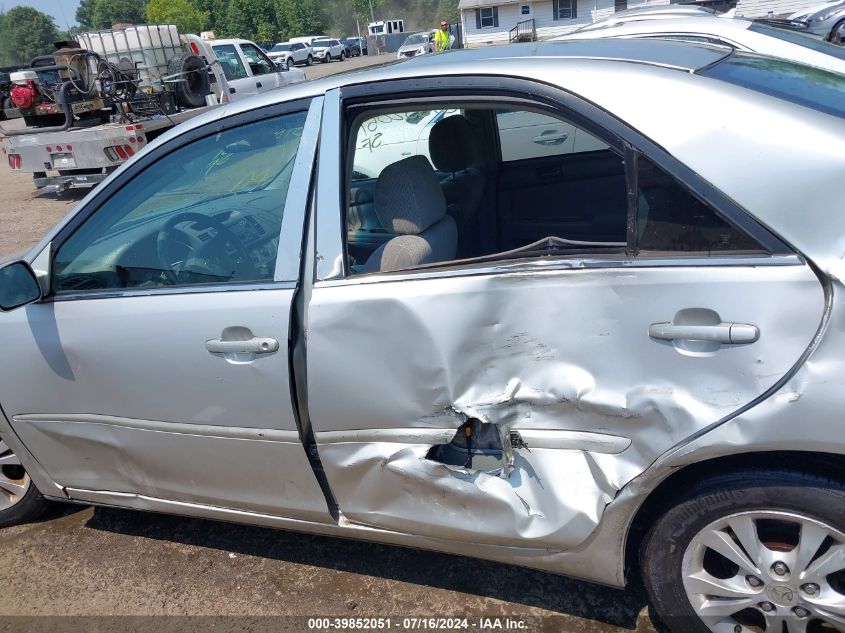 2004 Toyota Camry Le V6 VIN: 4T1BF32K44U581875 Lot: 39852051