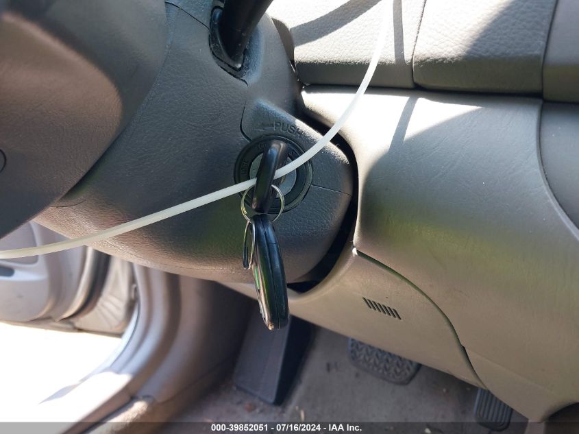 2004 Toyota Camry Le V6 VIN: 4T1BF32K44U581875 Lot: 39852051