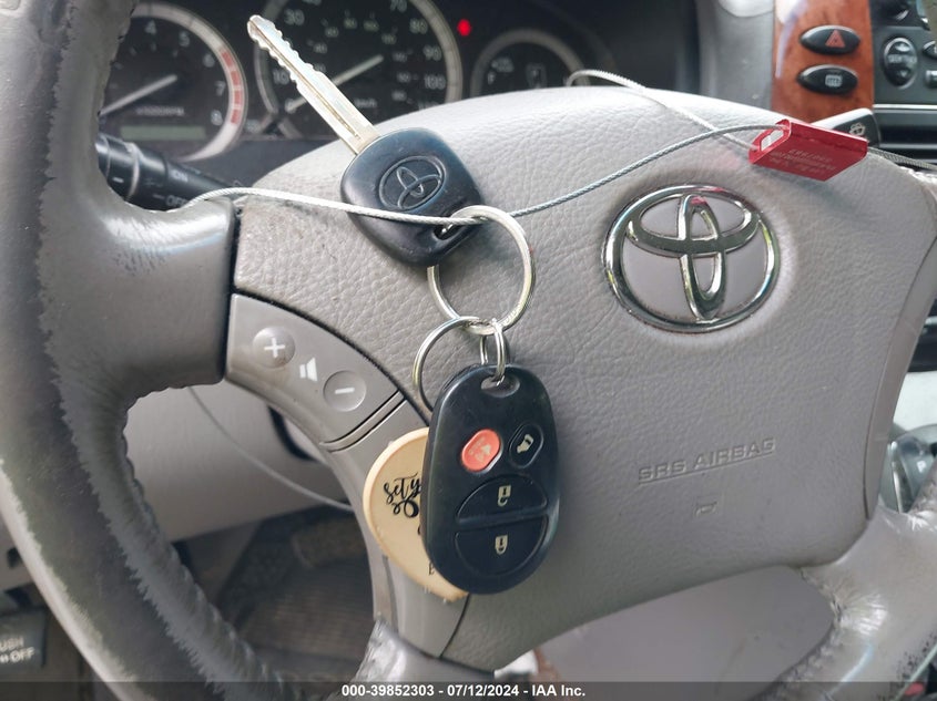 2004 Toyota Sienna Xle VIN: 5TDBA22C04S018932 Lot: 39852303