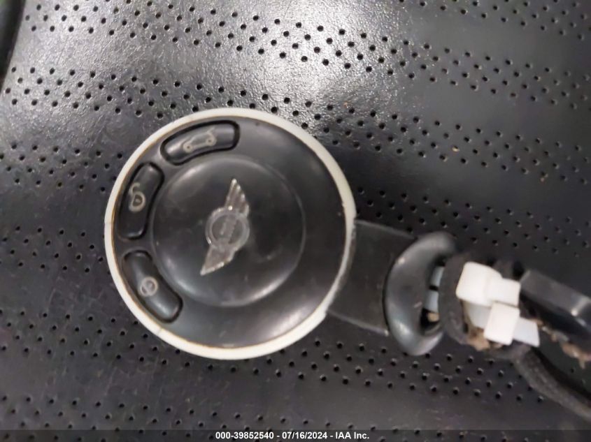 2008 Mini Cooper VIN: WMWMF33508TT61759 Lot: 39852540