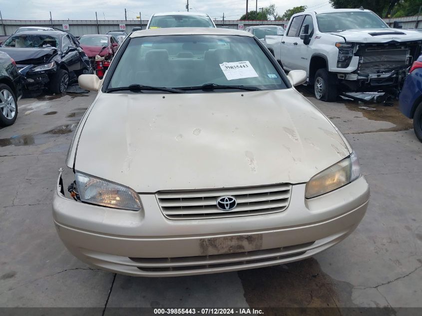 1999 Toyota Camry Le VIN: JT2BG22K6X0303947 Lot: 39855443