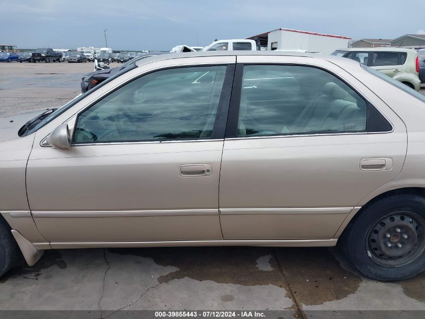1999 Toyota Camry Le VIN: JT2BG22K6X0303947 Lot: 39855443