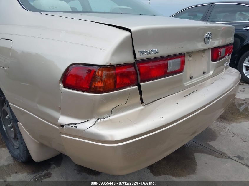1999 Toyota Camry Le VIN: JT2BG22K6X0303947 Lot: 39855443