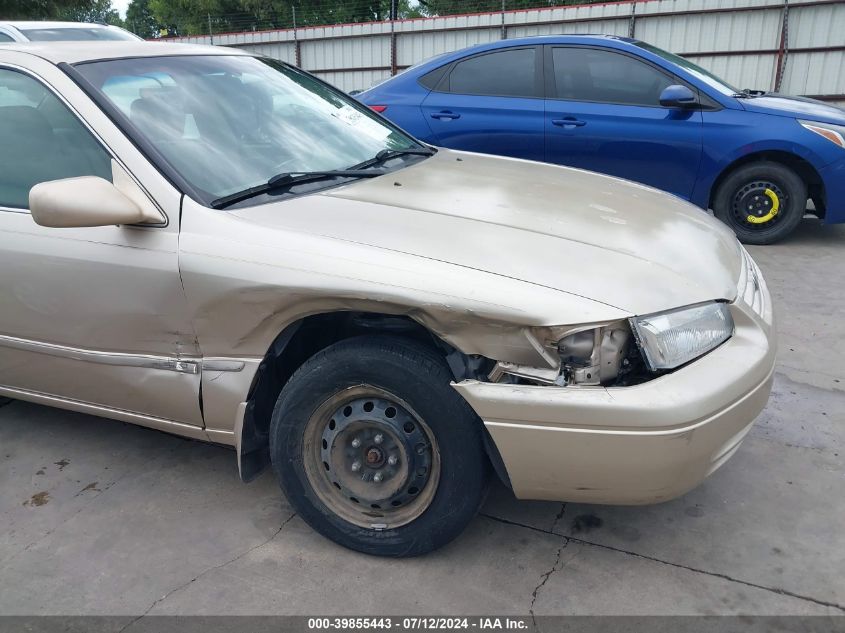 1999 Toyota Camry Le VIN: JT2BG22K6X0303947 Lot: 39855443