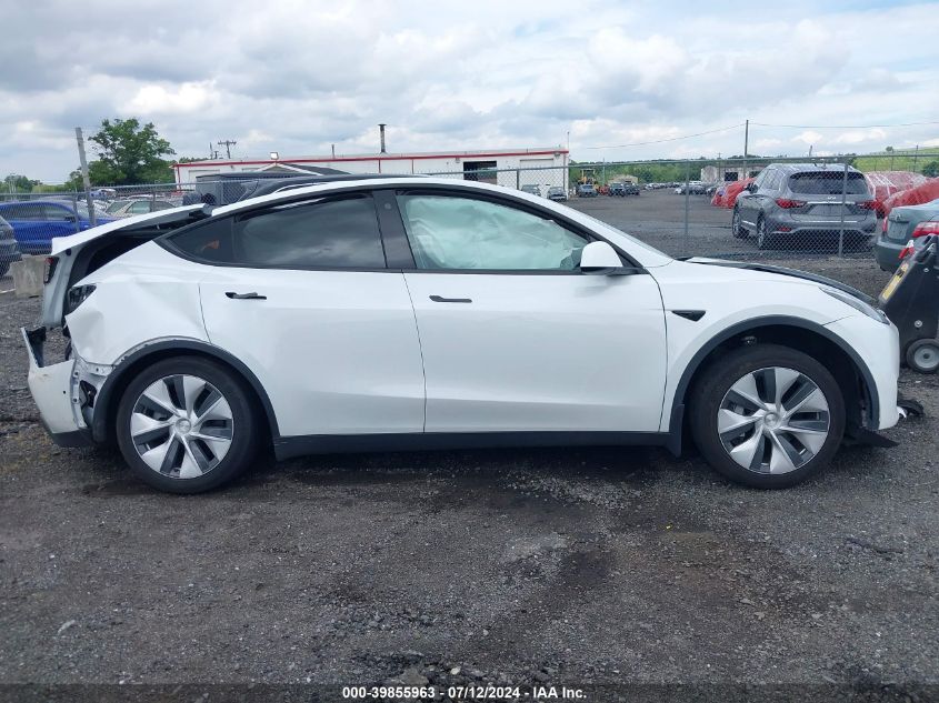 2022 Tesla Model Y Long Range Dual Motor All-Wheel Drive VIN: 7SAYGDEE8NF367346 Lot: 39855963