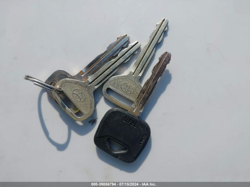 1999 Toyota Camry Le VIN: 4T1BG22K3XU581121 Lot: 39856794