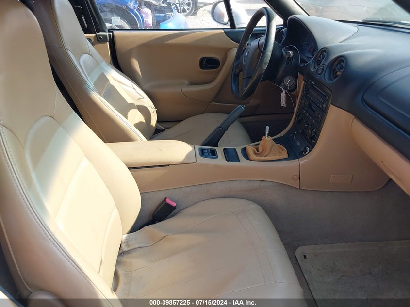 1999 Mazda Mx-5 Miata Leather Pkg/Popular Equipment Pkg/Sports Pkg/Touring Pkg VIN: JM1NB3538X0118960 Lot: 39857225