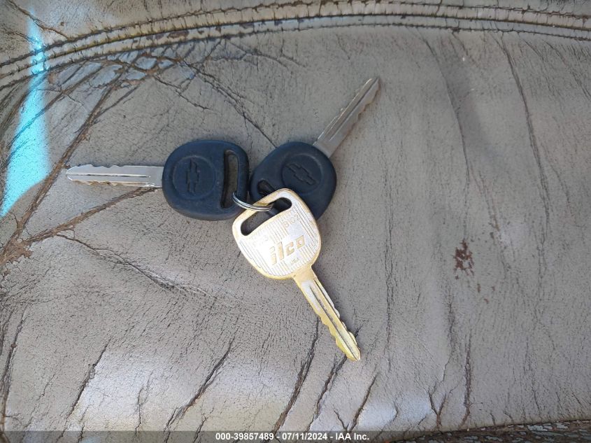 2001 Chevrolet Suburban 1500 Lt VIN: 3GNFK16T41G144554 Lot: 39857489