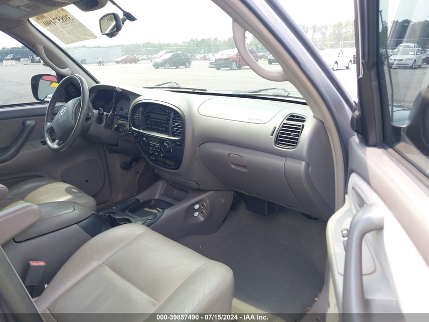 2004 Toyota Sequoia Sr5 V8 VIN: 5TDZT34AX4S211017 Lot: 39857490