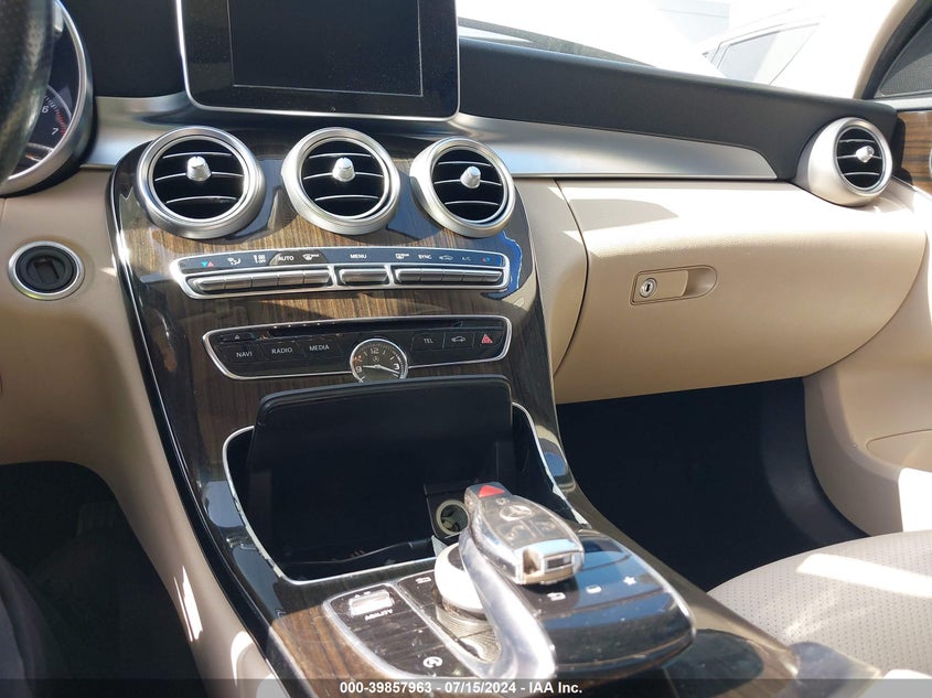 2015 Mercedes-Benz C 300 Luxury/Sport VIN: 55SWF4JBXFU075457 Lot: 39857963