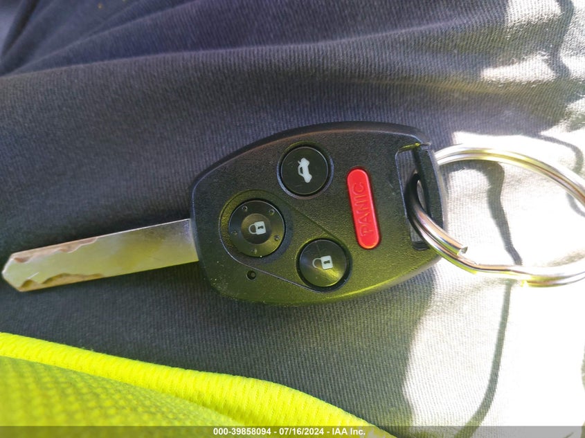 2011 Honda Accord Exl VIN: 1HGCP2F83BA061617 Lot: 39858094