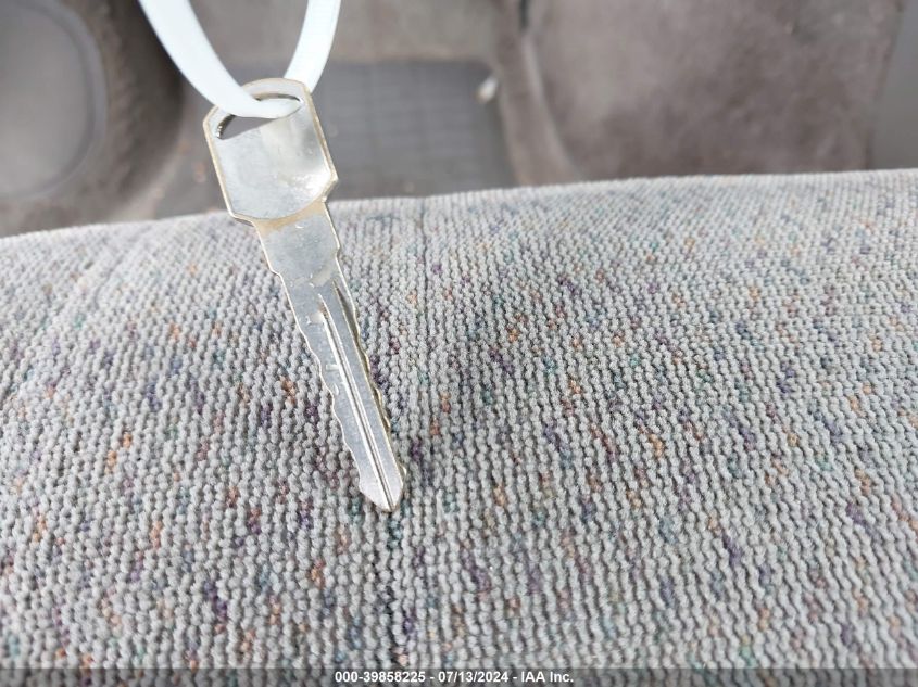 1998 GMC Safari Sle VIN: 1GKDM19W3WB525364 Lot: 39858225