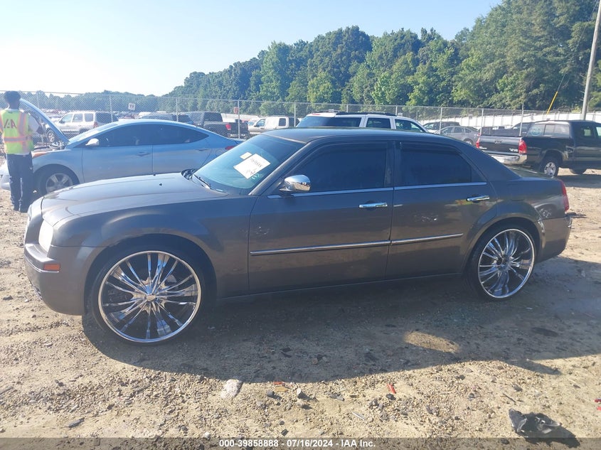 2010 Chrysler 300 Touring/Signature Series/Executive Series VIN: 2C3CA5CV7AH233227 Lot: 39858888