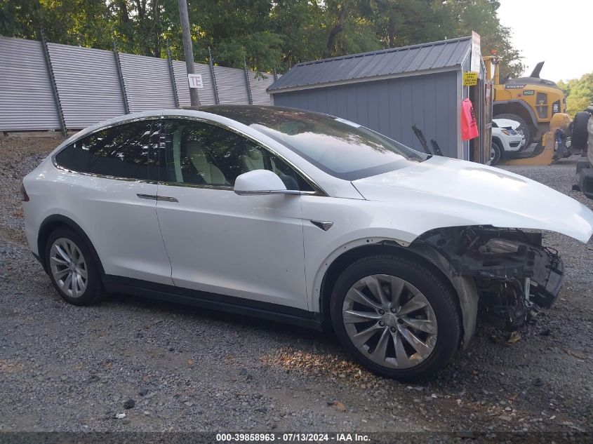 2017 Tesla Model X VIN: 5YJXCBE24HF073218 Lot: 39858963