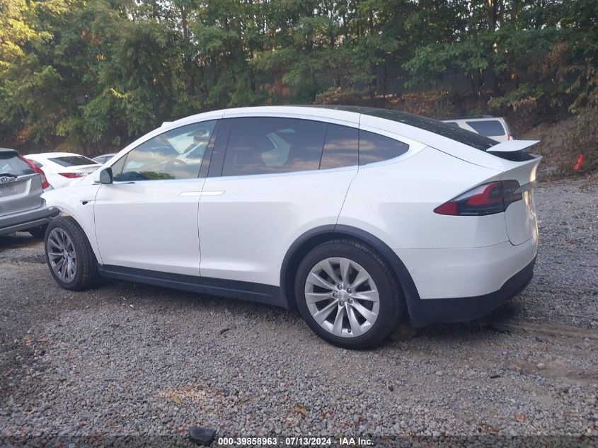 2017 Tesla Model X VIN: 5YJXCBE24HF073218 Lot: 39858963