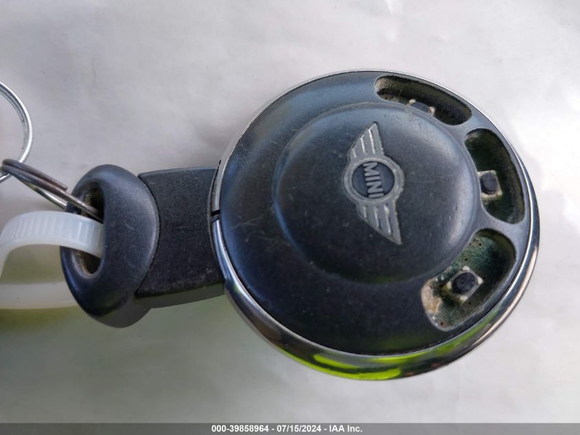 2011 Mini Cooper VIN: WMWSU3C50BT098869 Lot: 39858964