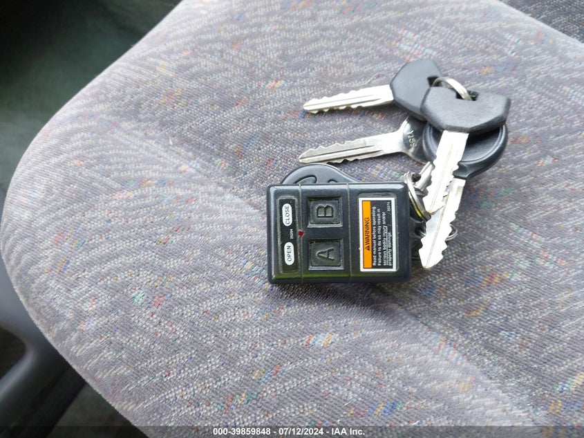 2000 Chrysler Town & Country Lx VIN: 1C4GP44G2YB548509 Lot: 39859848