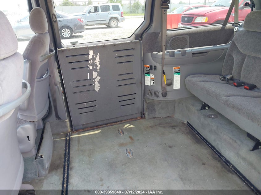 2000 Chrysler Town & Country Lx VIN: 1C4GP44G2YB548509 Lot: 39859848