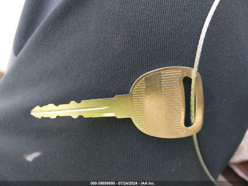 1996 Chevrolet Gmt-400 C1500 VIN: 2GCEC19R3T1192575 Lot: 39859895